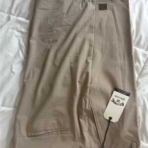 Brand New Billabong Tan Chinos Relaxed Fit